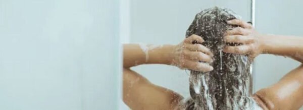 Use-lukewarm-and-cold-water-to-wash-the-hair