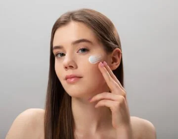 How to layer sunscreen and makeup your skin - girlsnbeauty.com