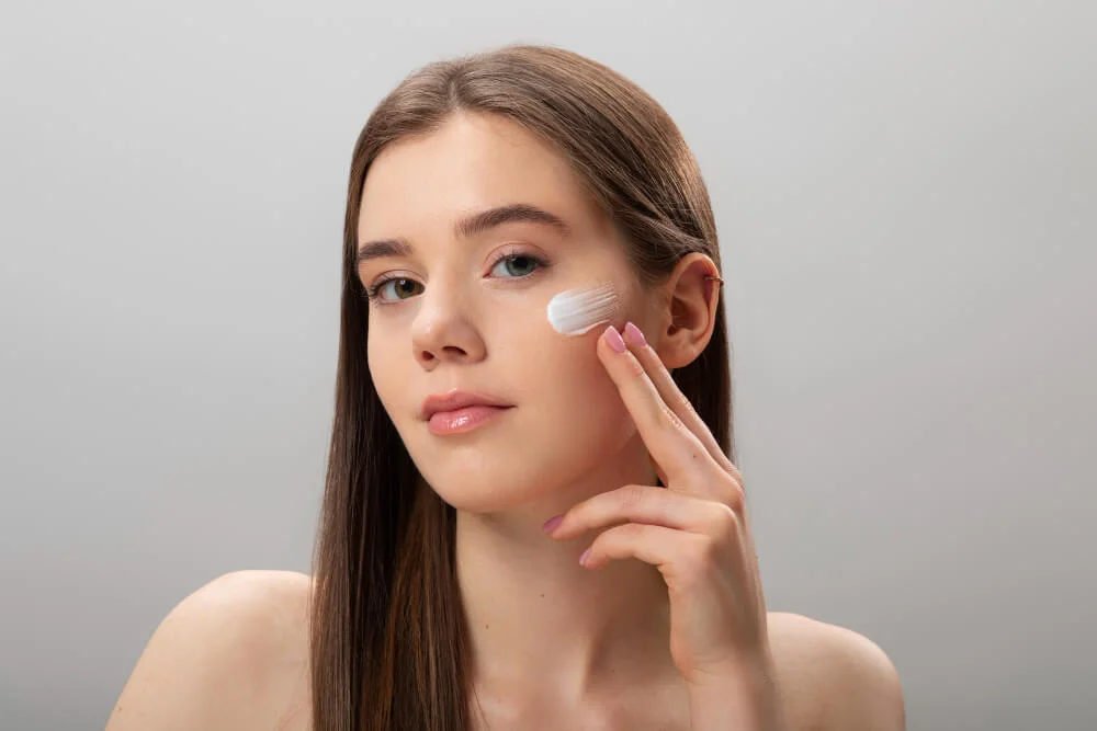 How to layer sunscreen and makeup your skin 1 How to layer sunscreen and makeup your skin - girlsnbeauty.com