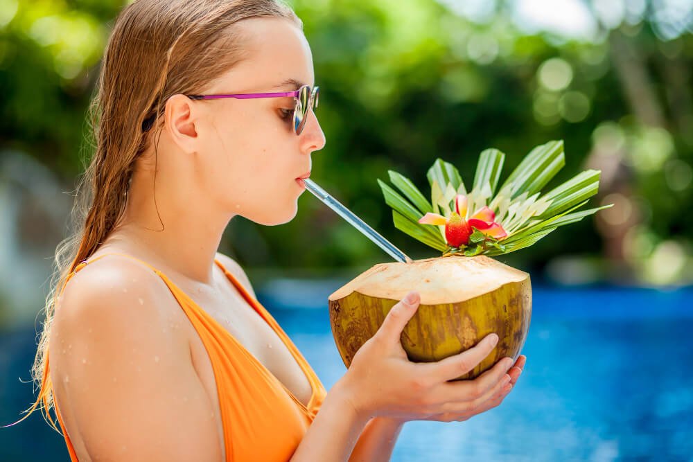 10 Amazing Coconut Water Benefits for Your Health 1 10 Coconut Water Benefits for Your Health - Girlsnbeauty.com